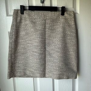 LOFT gray and tan Women's Skirt. Size 6
